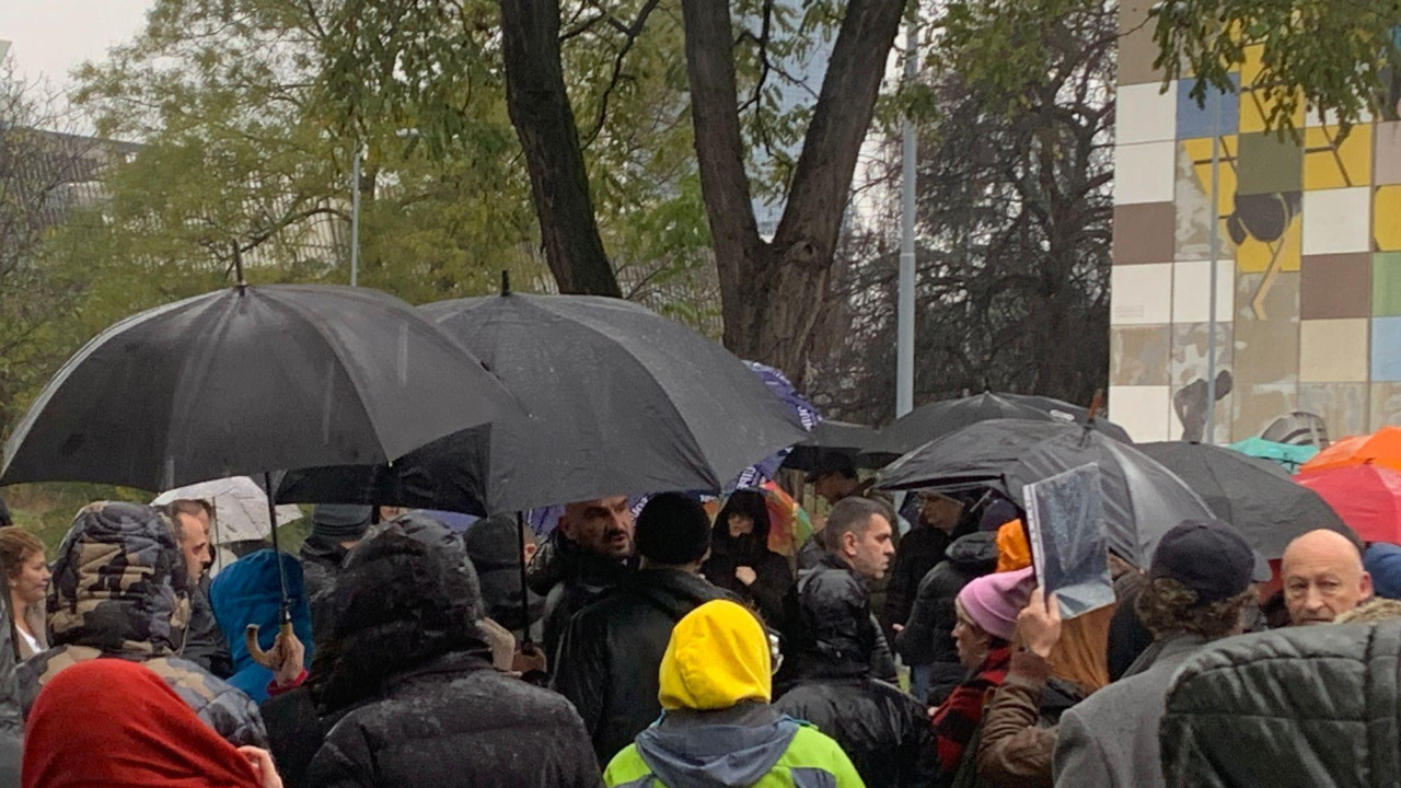 Rasprava i koškanje ispred Fakulteta dramskih umetnosti u Beogradu 22. novembra 2024.