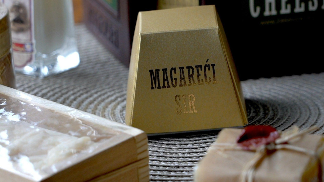 žuto, kockasto, kartonsko pakovanje sa natpisom "magareći sir"