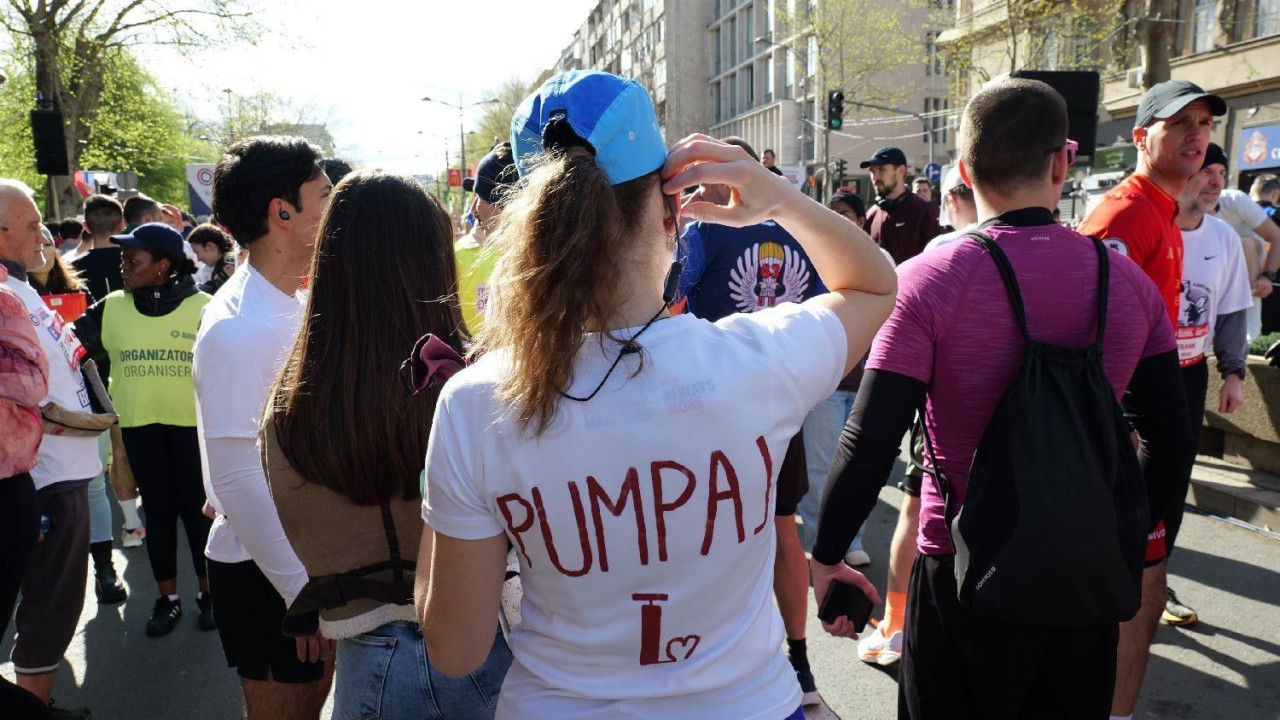 Natpis Pumpaj na majici