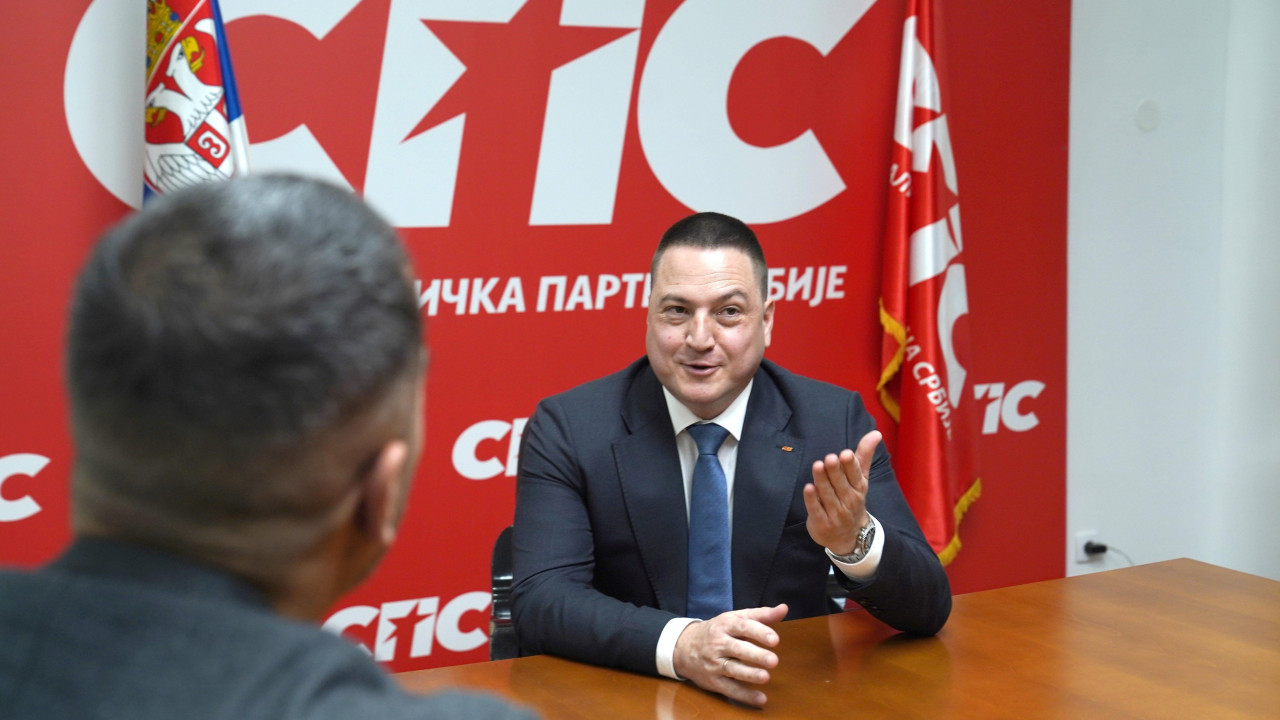 Branko Ružić tokom intervjua za BBC