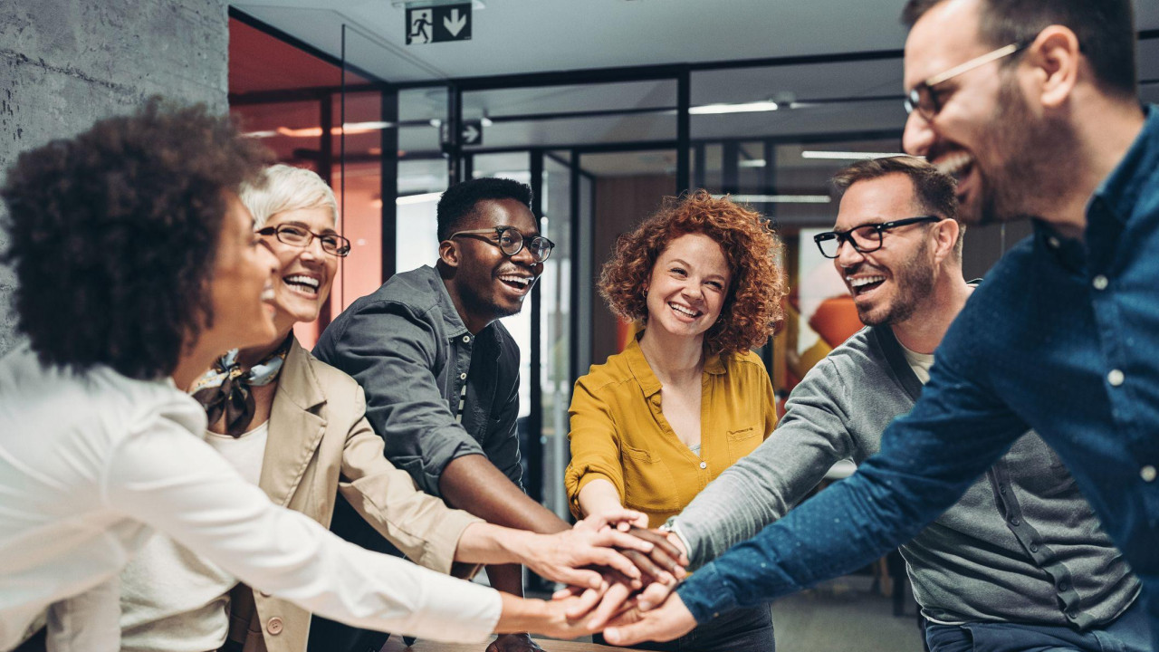 sastanak u preduzeću, sastanak u firmi, kolege na poslu, posao