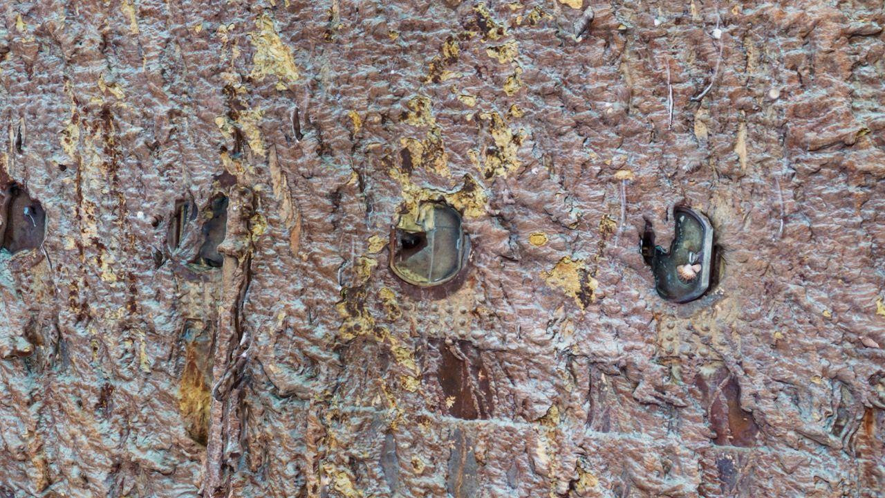 Titanik, potonuće Titanika, kako je Titanik potonuo, Titanik je udario u santu leda, Staklo na brodskom prozoru je možda puklo dok se brod strugao o santu leda 