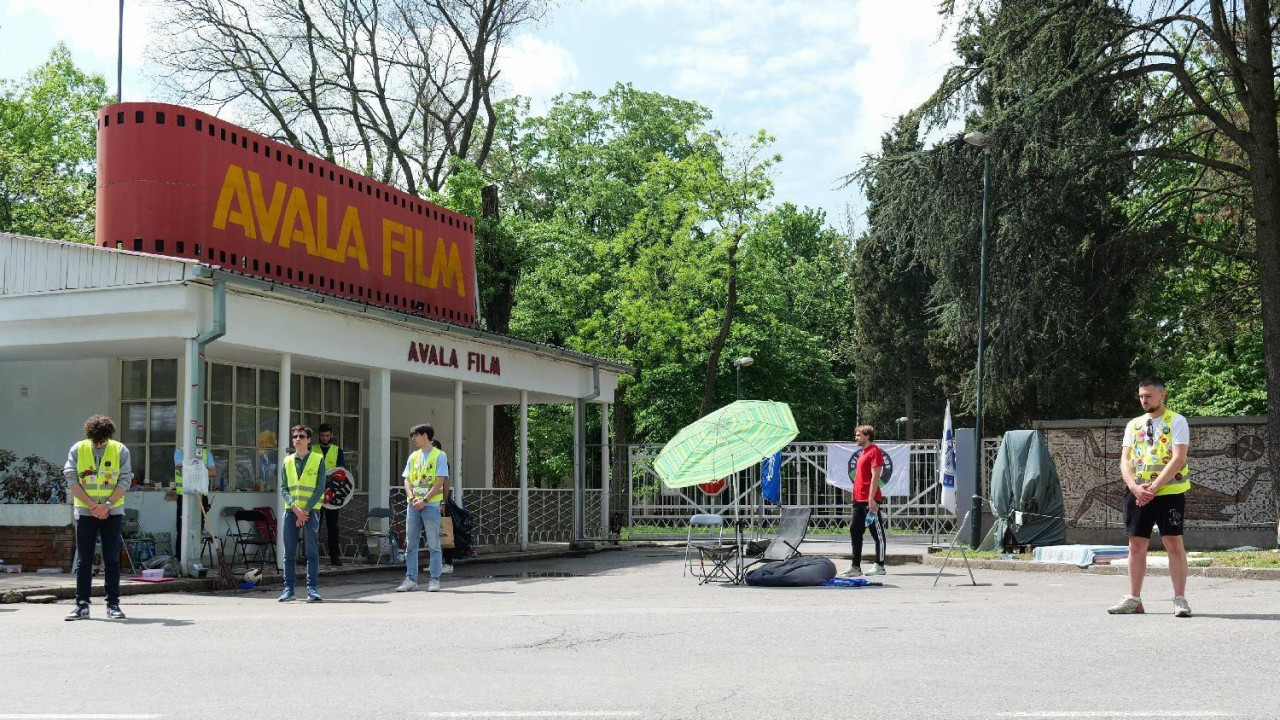 blokada RTS-a, blokirana zgrada RTS u Košutnjaku