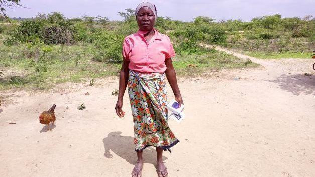 Kadi, korisnica novčanih donacija u Keniji, kaže da joj je program dao „osećaj pripadnosti” 