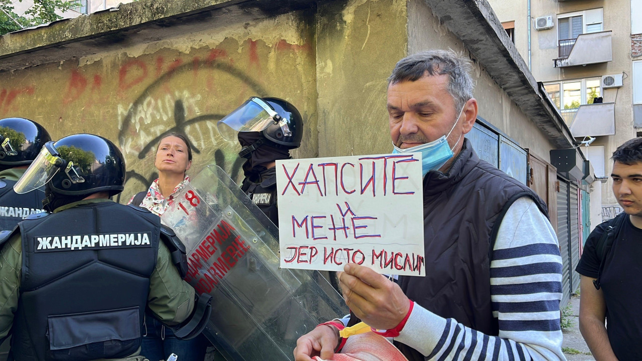 Slika sa blokade novosadskog suda kojom su studenti i aktivisti tražili oslobađanje 'novosadske šestorke'