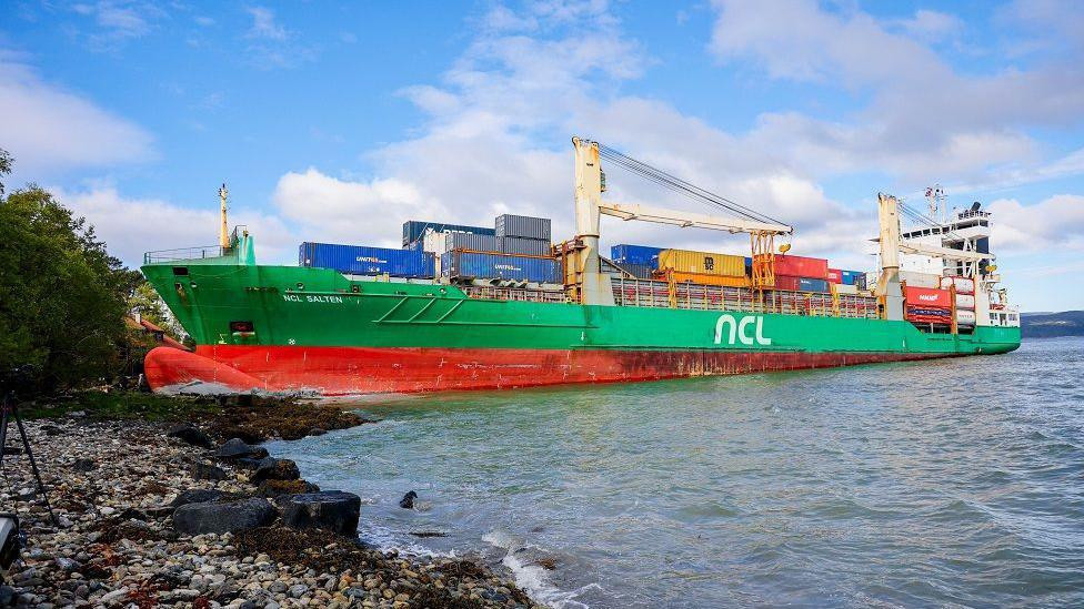 brod u norveškoj, teretni brod se nasukao u norveškoj