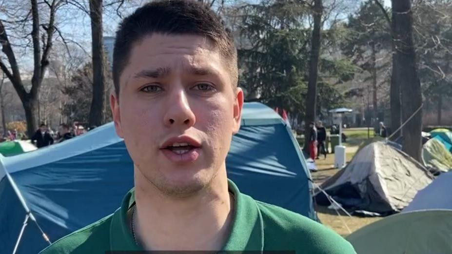 Student Miloš Pavlović govori u kameru