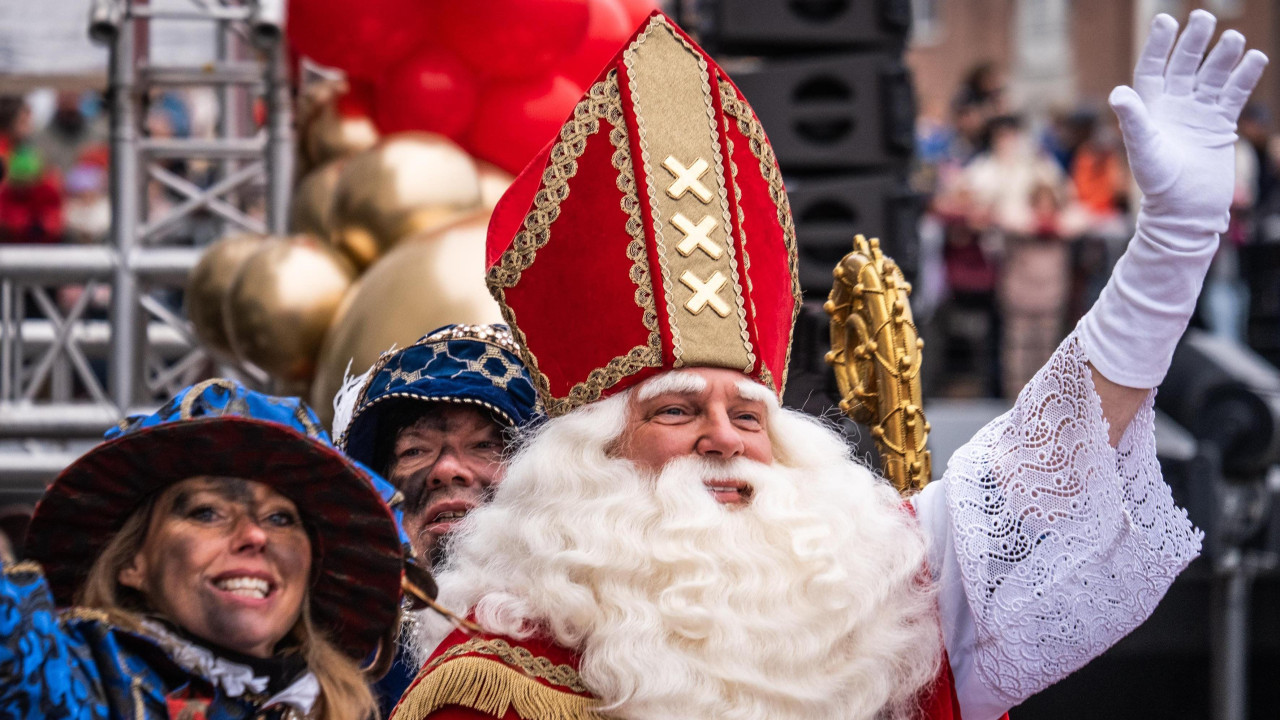 Deda Mraz, koga u Holandiji zovu Sinetrklas, stiže u Amsterdam
