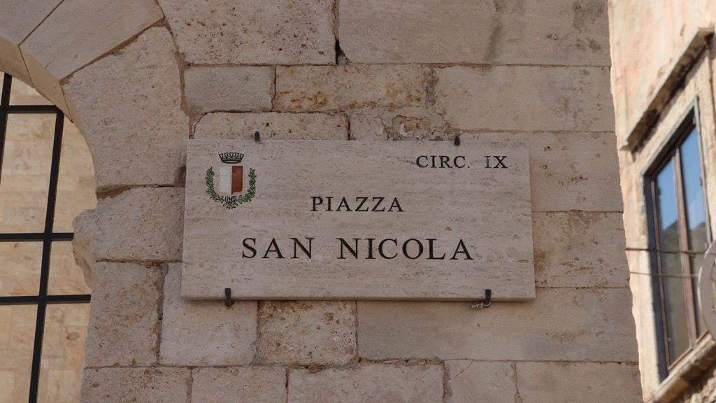 trg svetog nikole u bariju