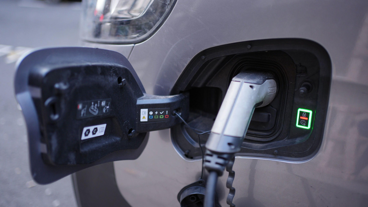 Punjenje baterije električnog automobila