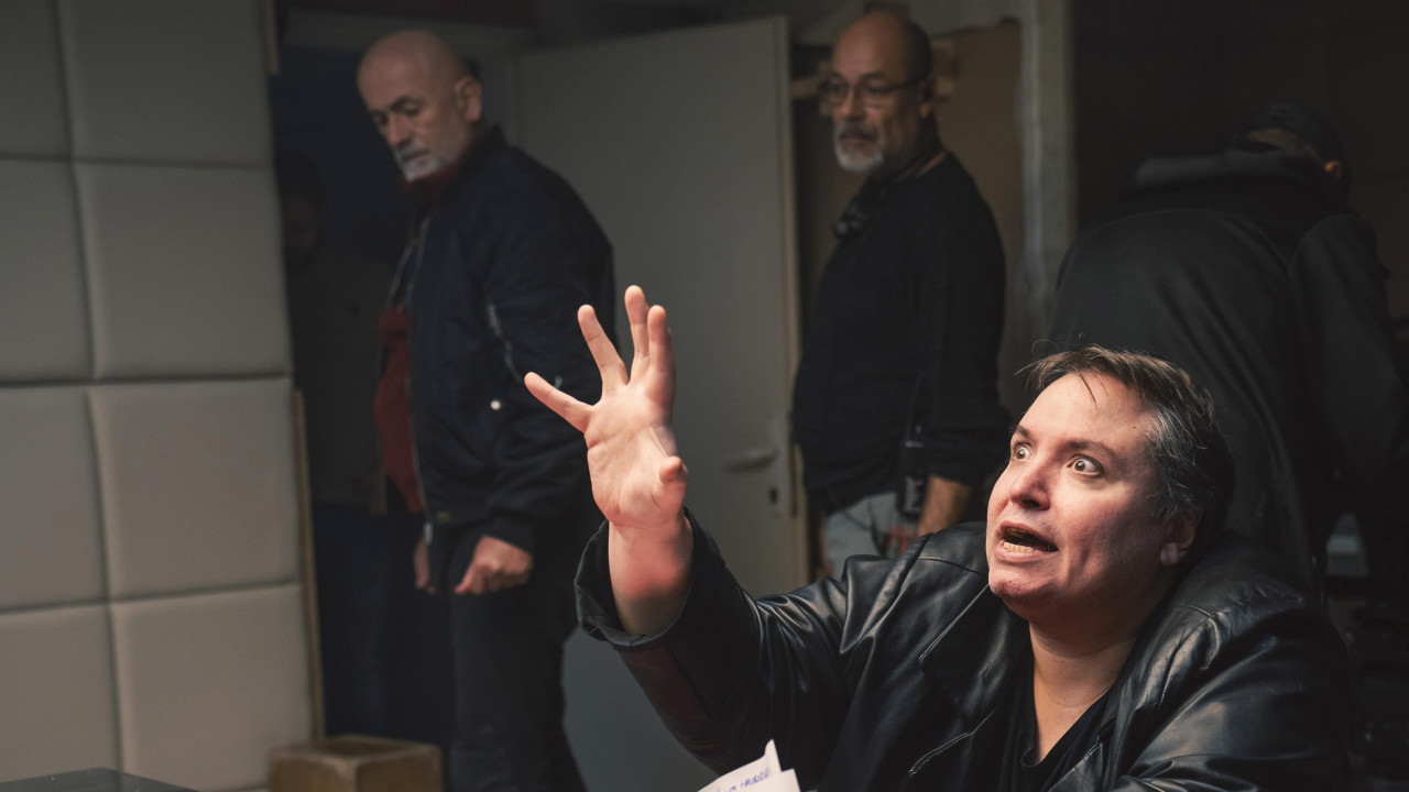 Aleksandar Radivojević (sedi) na snimanju 'Karmadone'