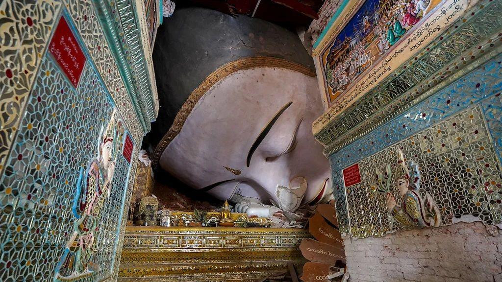 uništena pagoda, pagoda uništena u zemljotresu