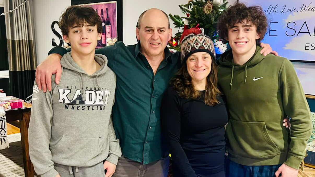 Vulf Saba sa porodicom