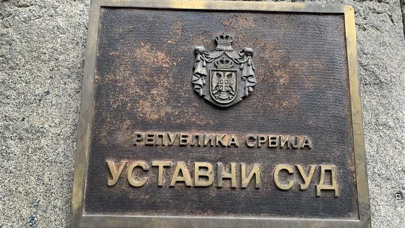 mesingana tabla na zgradi Ustavnog suda u Beogradu, glavnom gradu Srbije