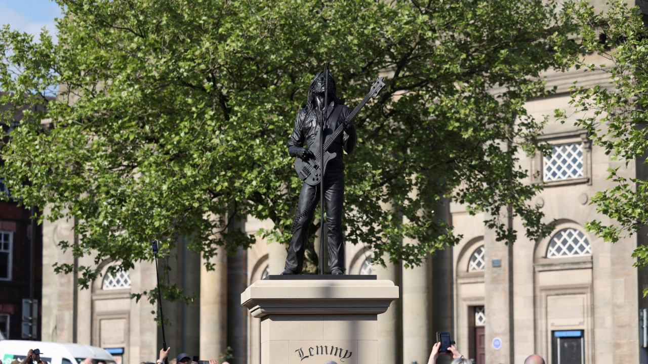 Lemi je u rodnom Barslemu, u maju 2025. dobio spomenik