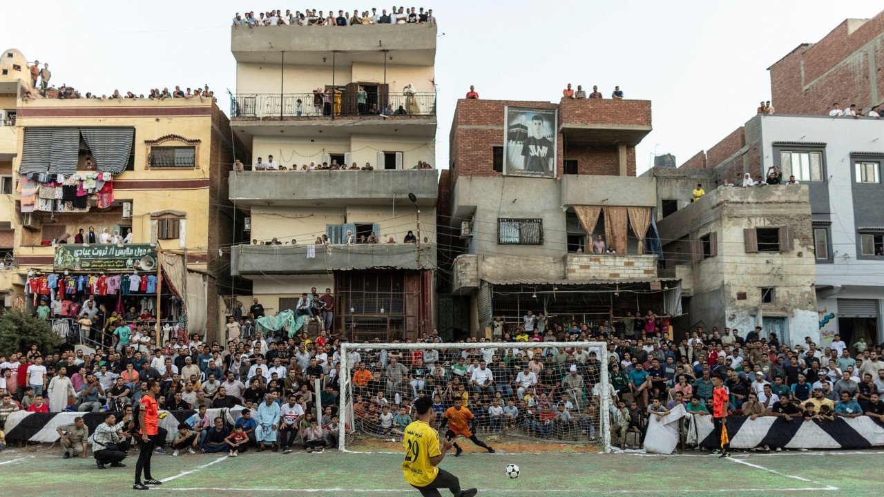 Fudbaler Al-Gabe izvodi penal tokom finala Al-Kuda turnira u Egiptu