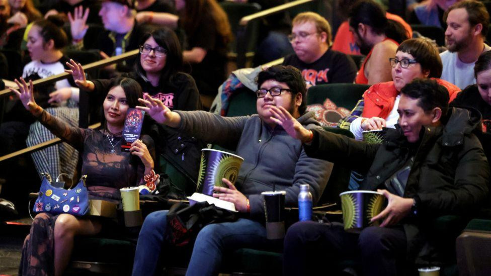 Ovi fanovi prisustvovali su projekciji u Los Anđelesu da bi gledali finale na velikom platnu