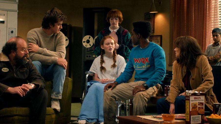 Bret Gelman, Džo Kiri, Sejdi Sink, Ejmibet MekNalti, Kejleb MekLaflin, Vinona Rajder i Linea Bertelsen 