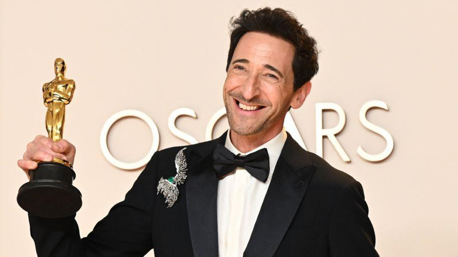 Ejdrijen Brodi na 97. dodeli Oskara, održanoj 2. marta 2025. godine u Dolbi teatru u Holivudu, Kalifornija.