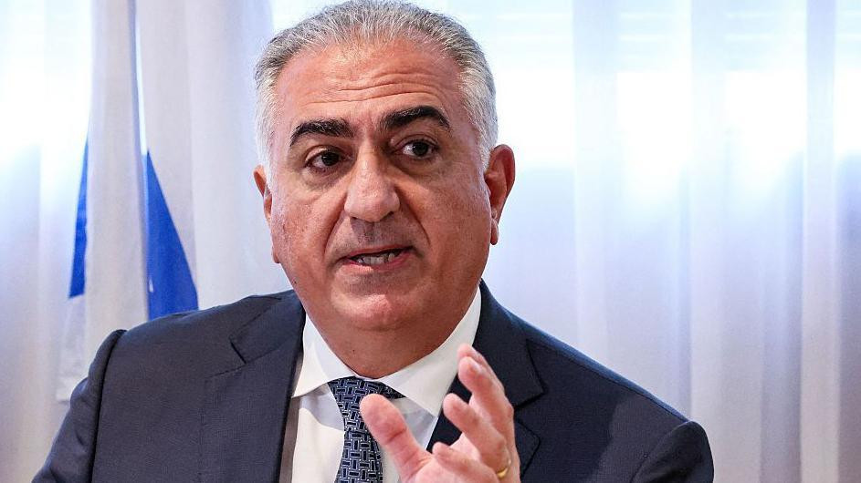 Istaknute ličnosti u egzilu kao što je Reza Pahlavi deluju kao da imaju uticaj na proteste, ali analitičari kažu da to ne znači nužno podršku njegovom dolasku na vlast