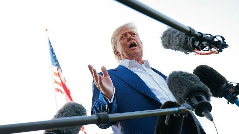 Američki predsednik Donald Tramp zapretio je Iranu koji je izgubio brojne saveznike