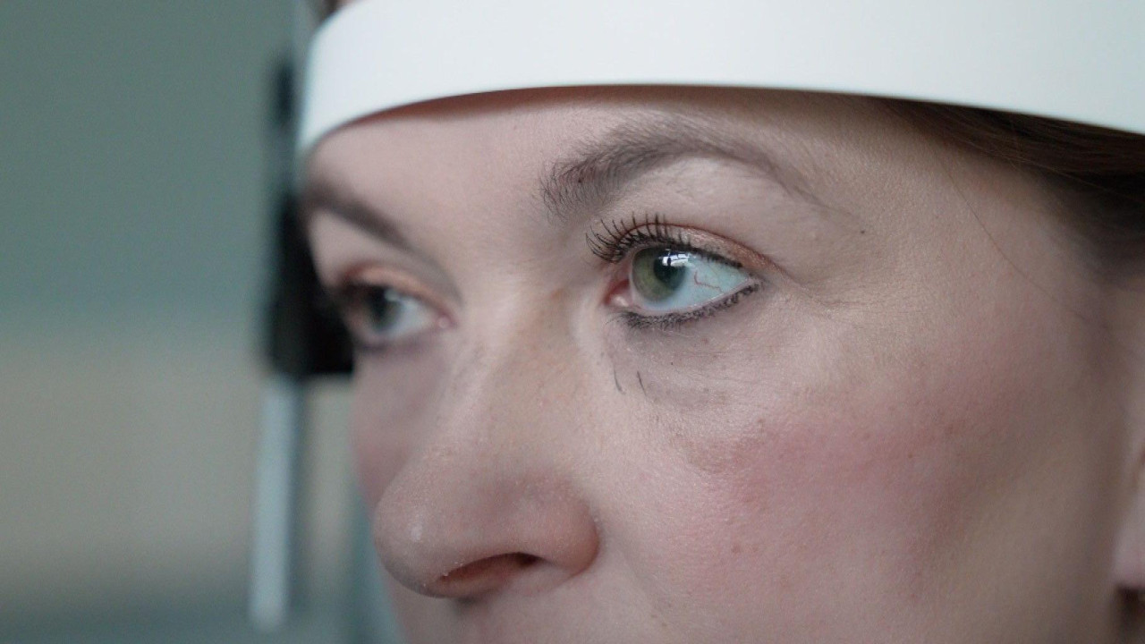 žena na očnom pregledu