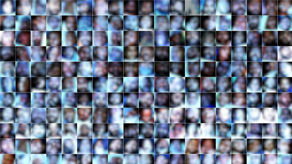 Dostavljene fotografije predstavljene su kao kolaž u obliku mreže. Prikazana je 361 od ukupno 392 fotografije tajno dostavljene BBC timu za utvrđivanje činjenica. Lica mrtvih u krupnom planu su zamućena.  