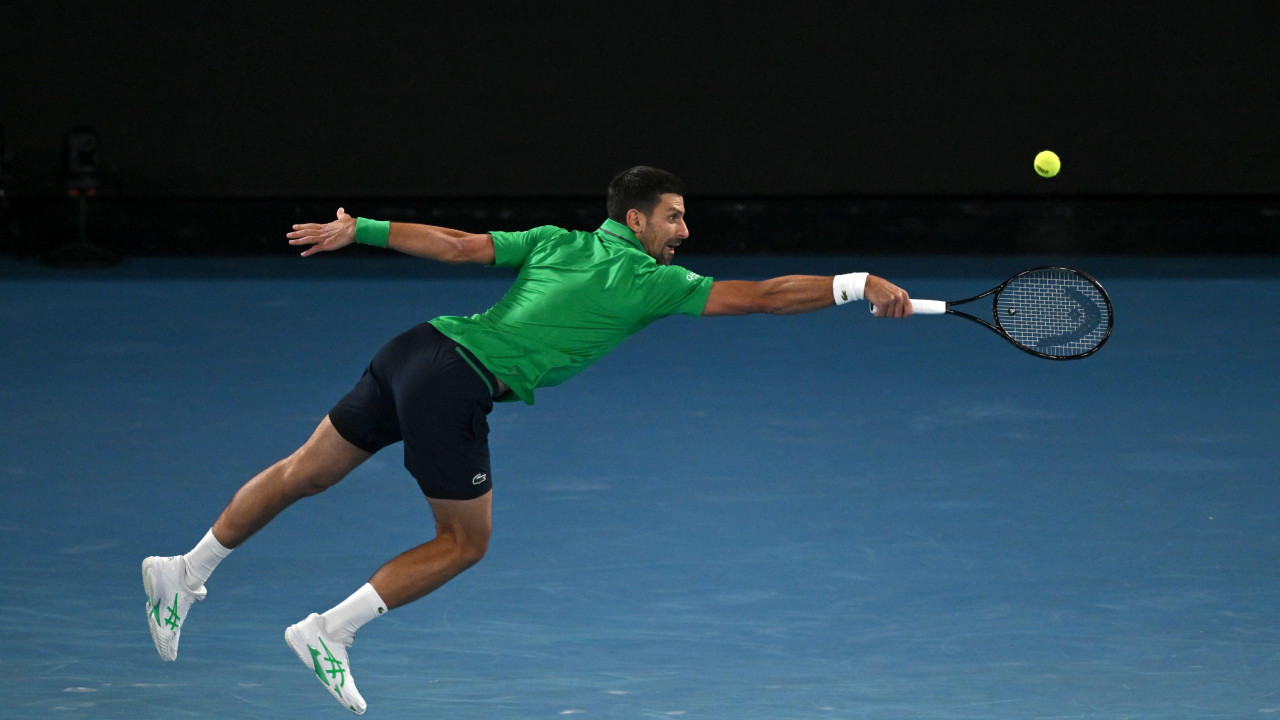 novak đoković se baca za lopticu