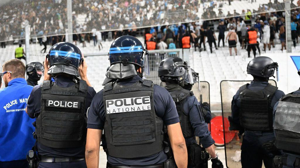 policajci na stadionu u Marseju tokom utakmice Lige šampiona
