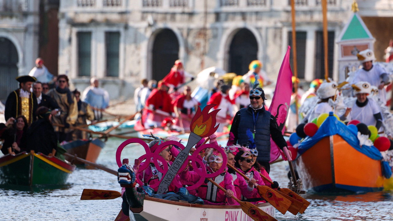 karneval u veneciji, venecijanski karneval, čamci na venecijanskom karnevalu