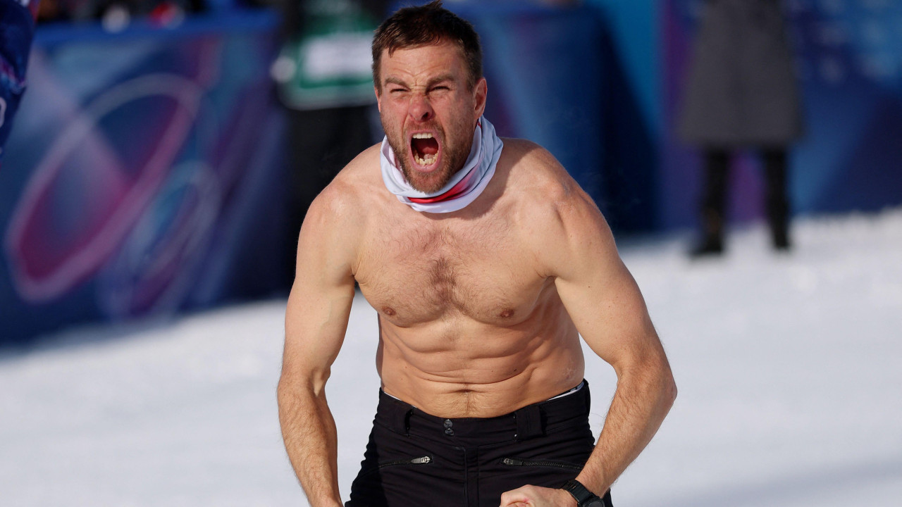 
                    Benjamin Karl iz Austrije slavi osvajanje zlata u finalu paralelnog veleslaloma u muškoj konkurenciji protiv Sangkjuma Kima iz Južne Koreje, bord, zimske olimpijske igre 