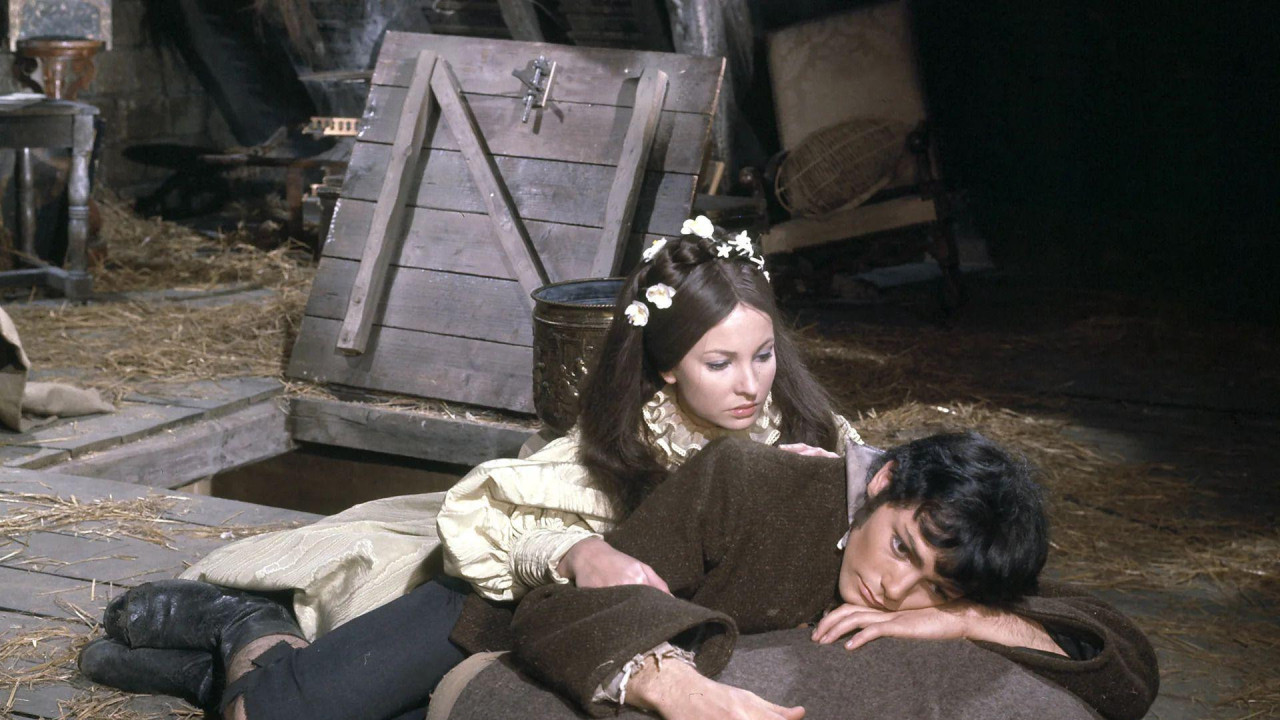 BBC serija nastala na osnovu romana inspirisala je čuvenu pesmu Kejt Buš iz 1978.  