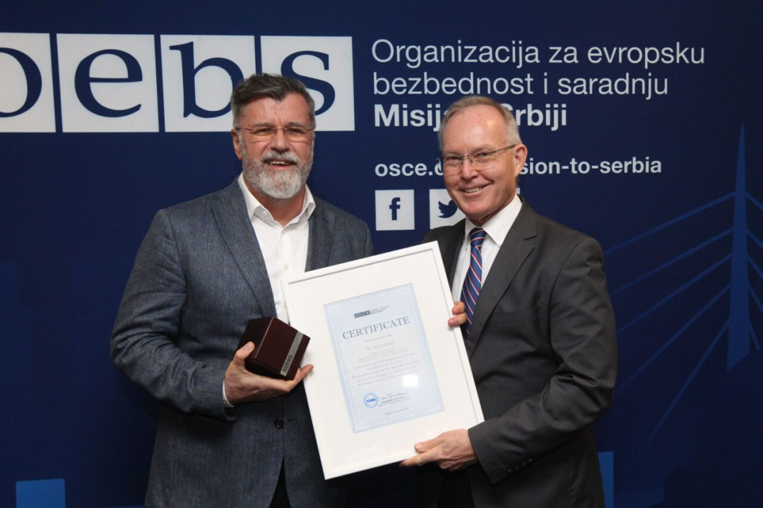 Veran Matić, predsednik Asocijacije nezavisnih elektronskih medija i član Stalne radne grupe za bezbednost novinara i Jan Bratu, ambasador Misije OEBS u Srbiji 
Foto: OEBS/Milan Obradović